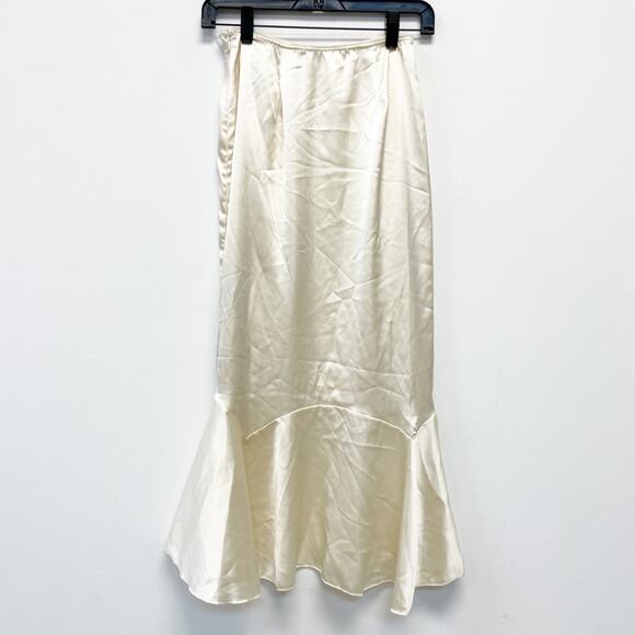 Kimchi Blue Women's Jensen Satin‎ Fluted Maxi Skirt Off White Size Small - Picture 3 of 10